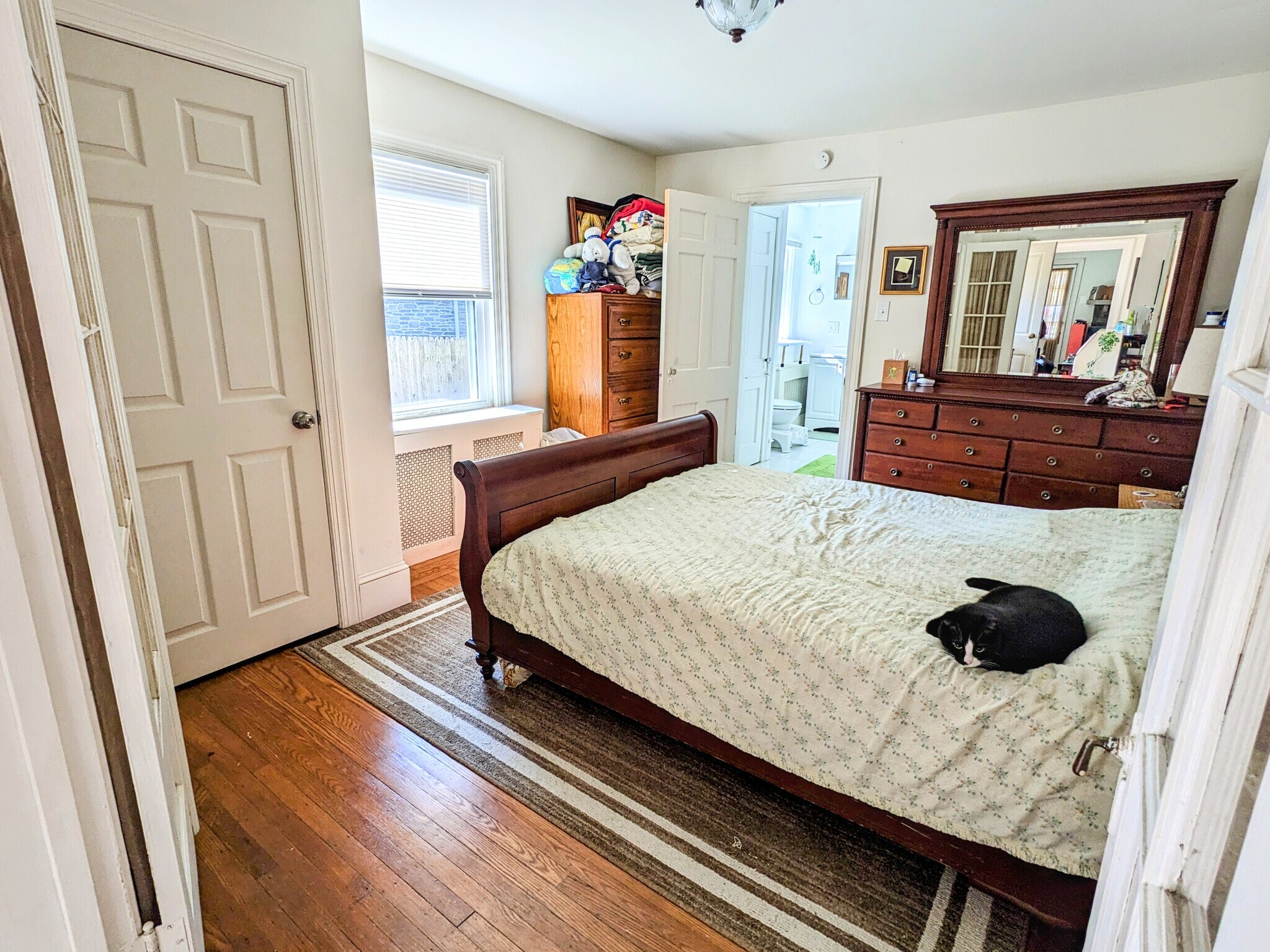 Building Photo - 920 E Railroad Ave