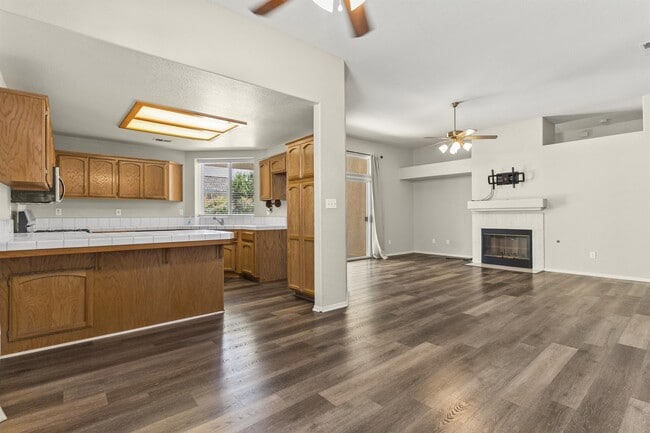 Building Photo - 10621 Tivoli Ct