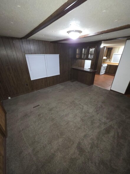 Building Photo - 4736 Ellsworth Ln