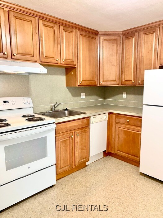 Building Photo - 69 Grove St