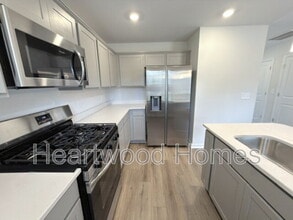 Building Photo - 807 Coburg Ln