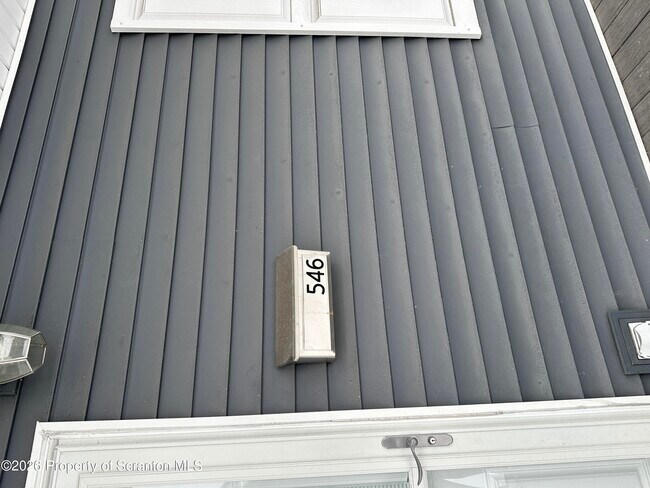 Building Photo - 546 Main St