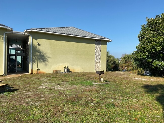 Building Photo - 4000 Gulf Terrace Dr