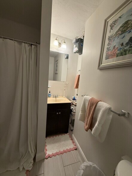 Building Photo - 70 Joy St