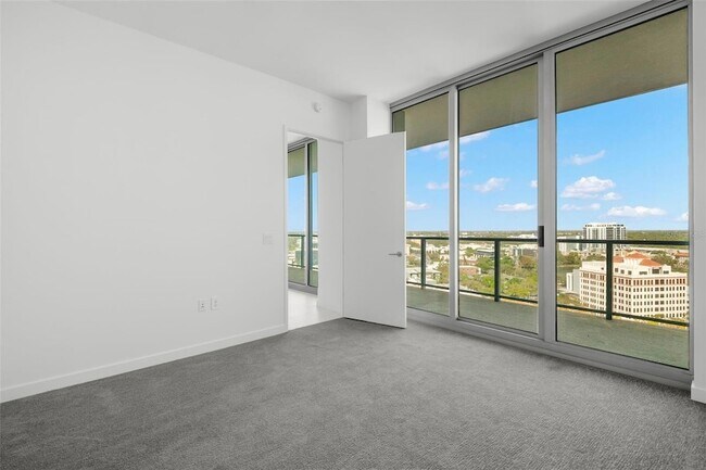 Building Photo - 400 Central Ave