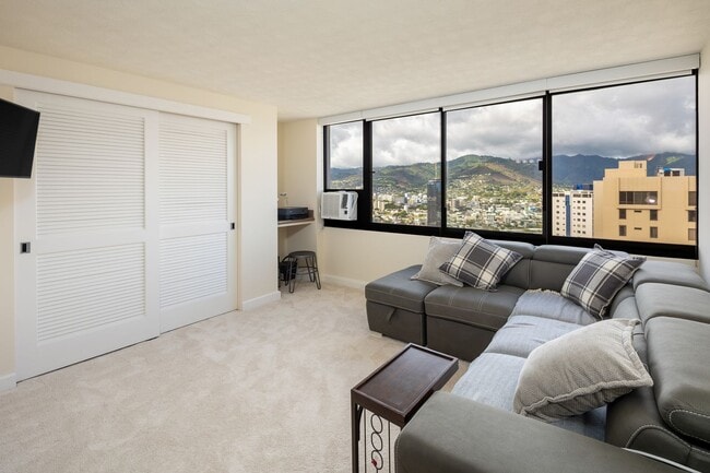 Building Photo - 2 bedroom, 2 Bath Condo with BEAUTIFUL Mountain, Ocean, and Diamond Head Views.