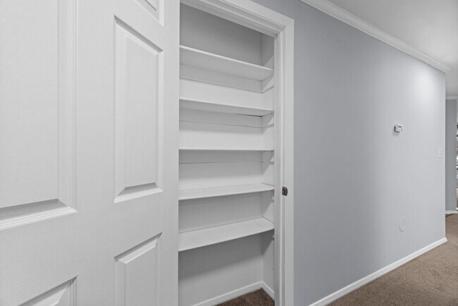 Building Photo - Ground level condo in Annapolis - Lake Heron