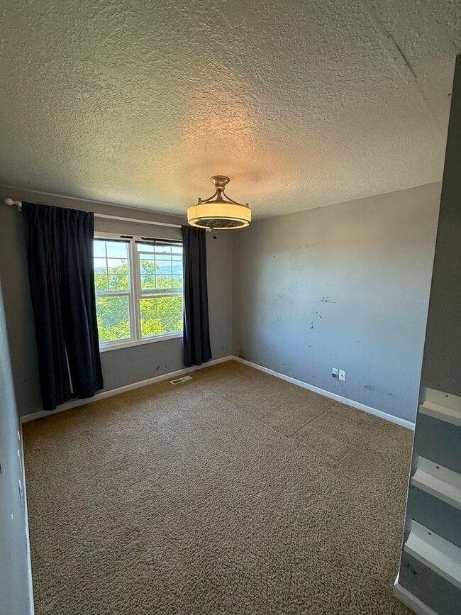 Building Photo - Entertainer’s Dream in NE Portland – Fully...