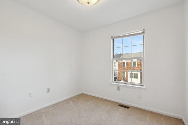 Building Photo - 18221 Fox Chase Cir