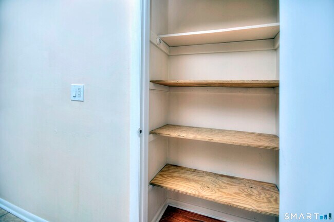 Building Photo - 638 Cove Rd