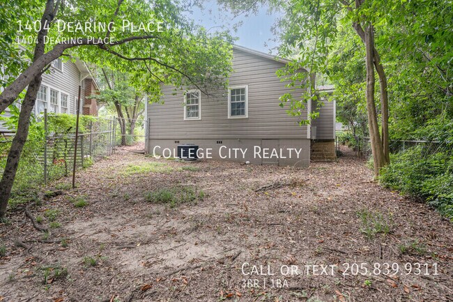 Building Photo - 1404 Dearing Pl
