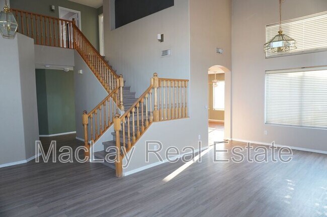 Building Photo - 2600 S Holguin Way