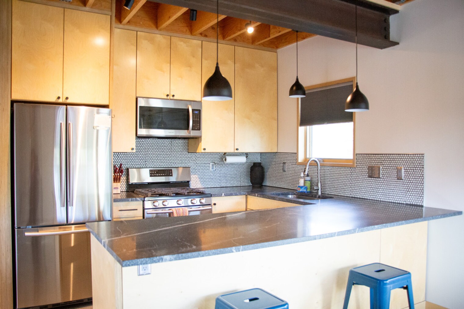 Building Photo - 602 N Willson Ave