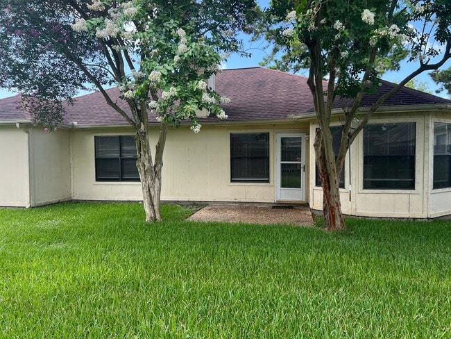 Building Photo - 5618 Village Arbour Dr