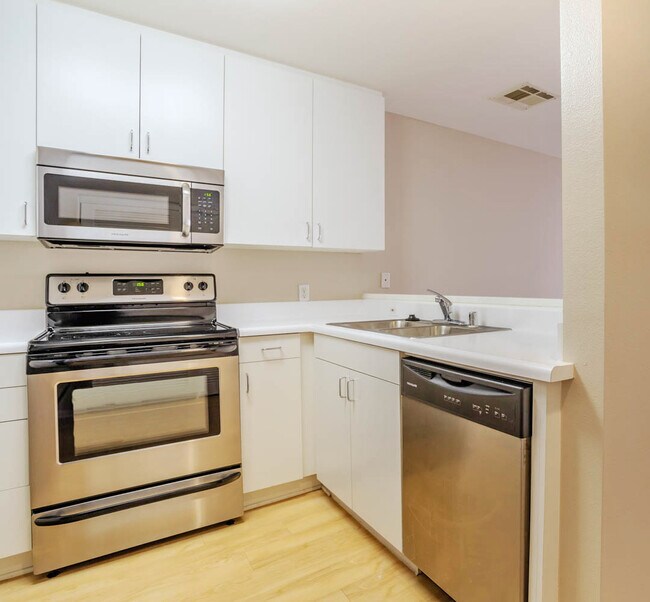 Building Photo - 1537 7th