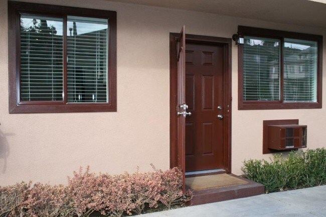 Building Photo - 2527 Elm Ave