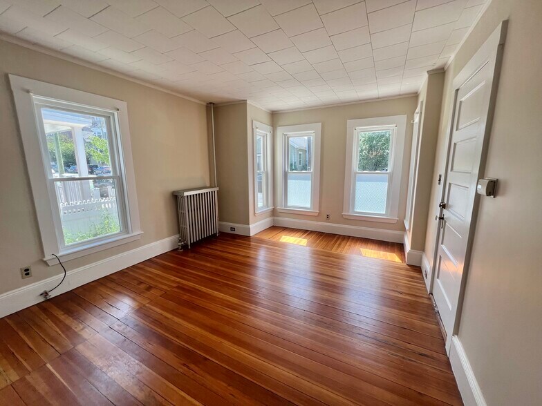 Primary Photo - 117 Beacon St