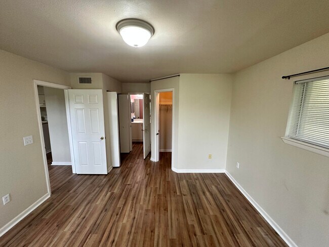 Building Photo - 4863 Via Palm Lakes