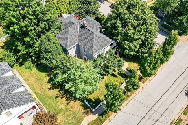 Building Photo - 540 Monroe St