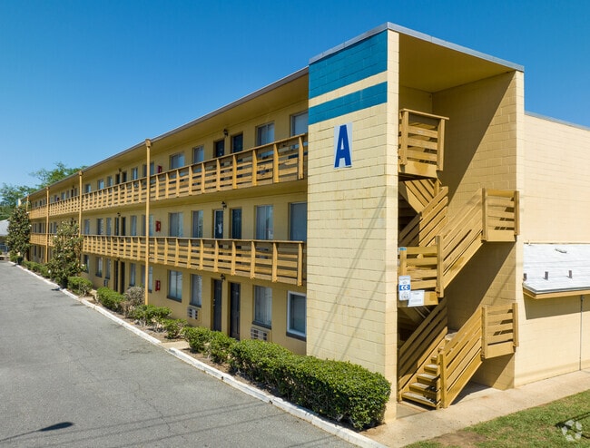 Building Photo - Campus Walk