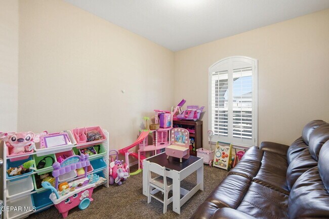 Building Photo - 13748 Villa Vista Ave