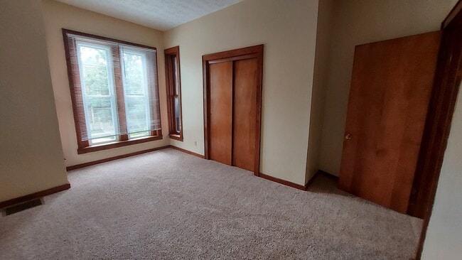 Building Photo - 118 King Ave