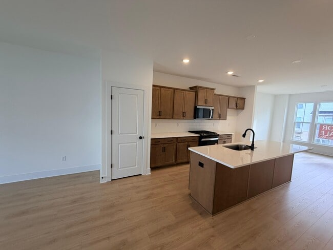 Building Photo - 15375 Sunray Aly