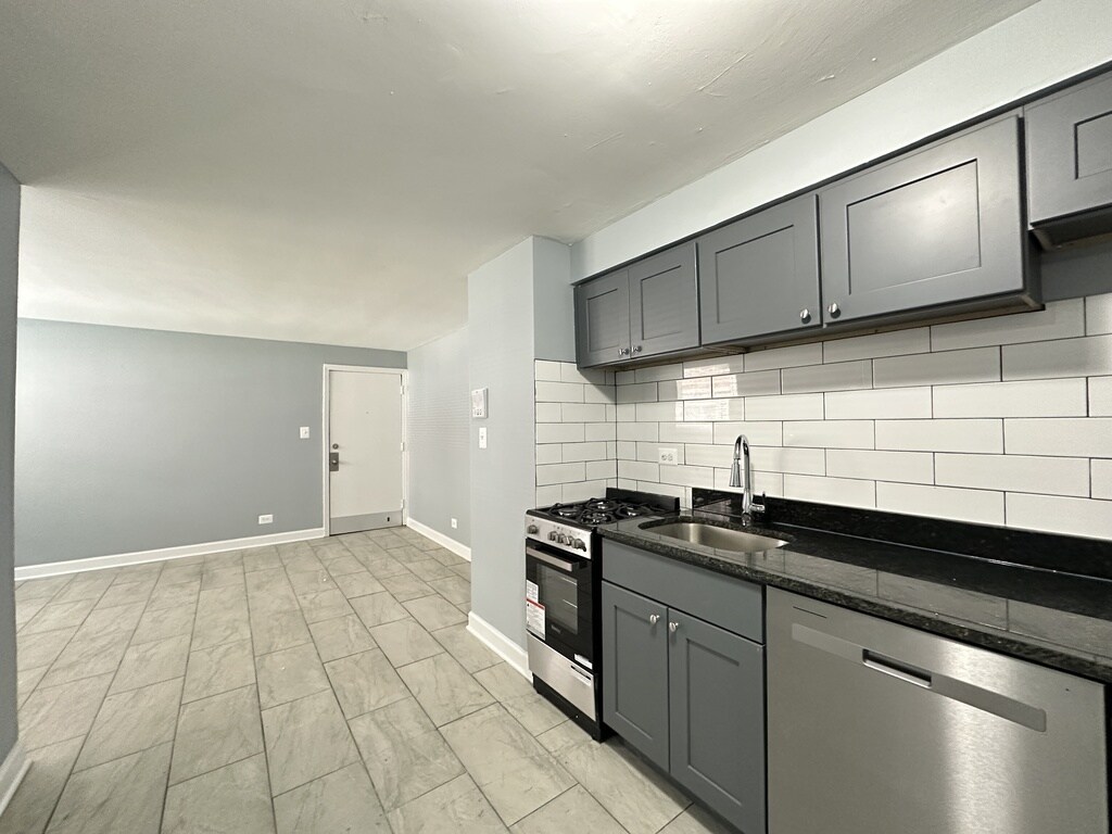 Building Photo - 6725 N California Ave