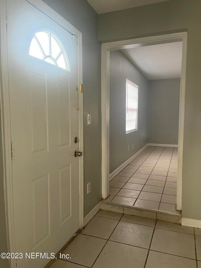 Building Photo - 5467 Windermere Dr