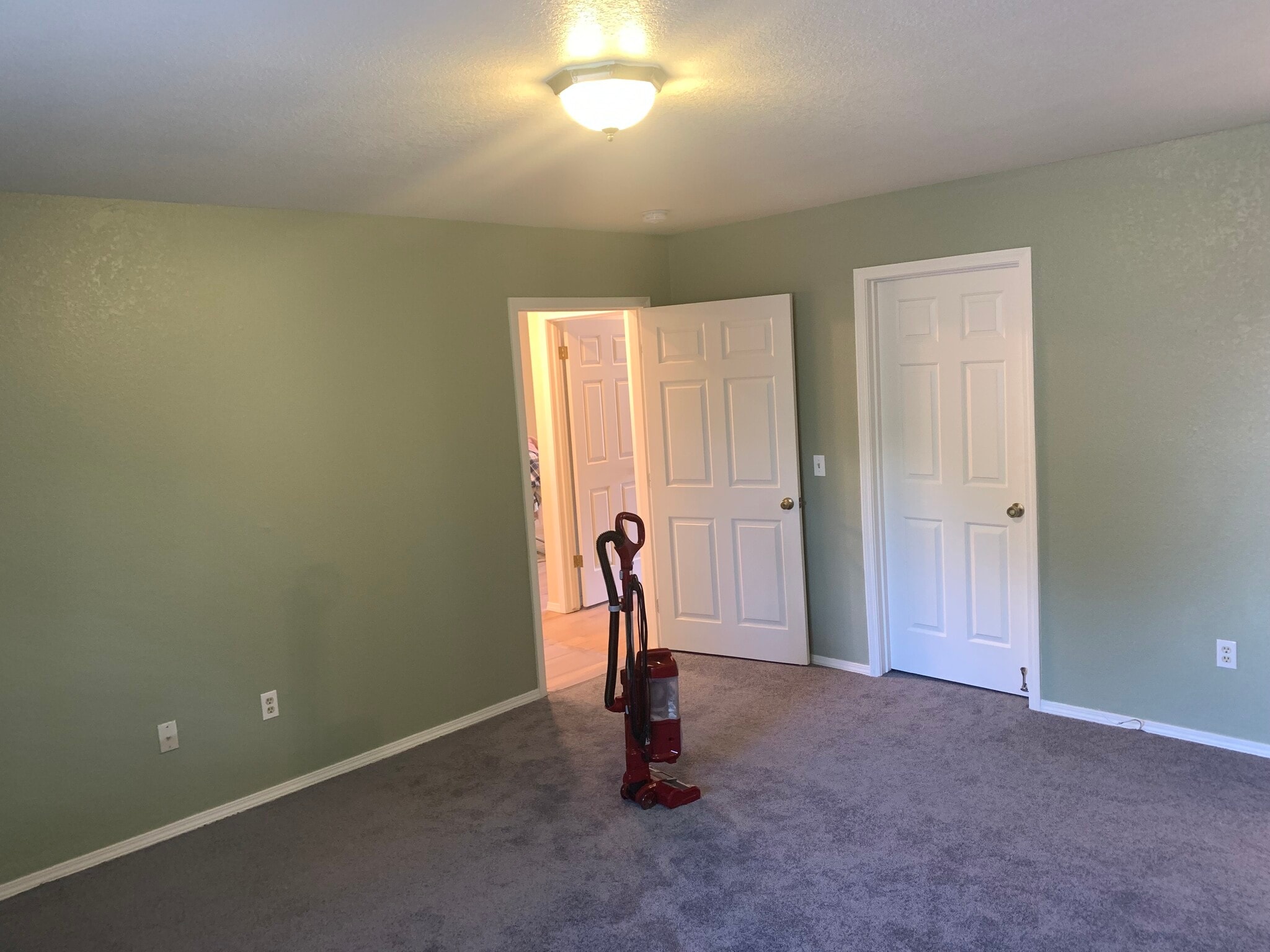 Walk-in closet in Master Bedroom - 1903 Cedarwood Dr