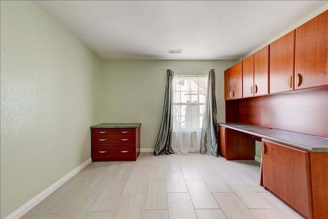 Building Photo - 10878 Aderman Ave