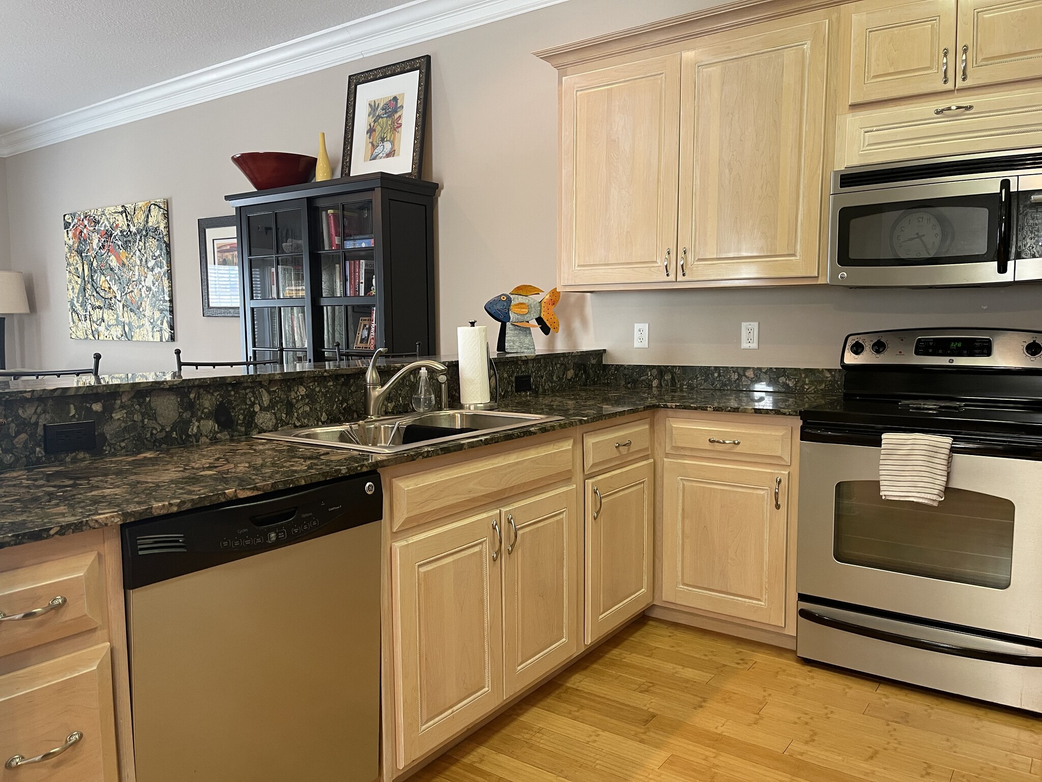 Kitchen w granite countertop - 365 Royal Caribbean Ct