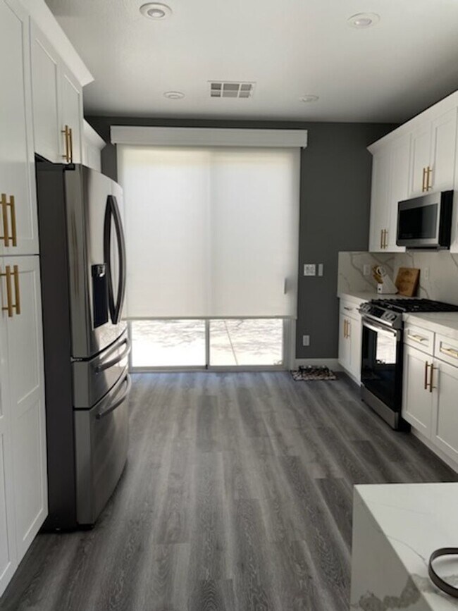 Building Photo - Fully Renovated Single Story Ranch Style H...
