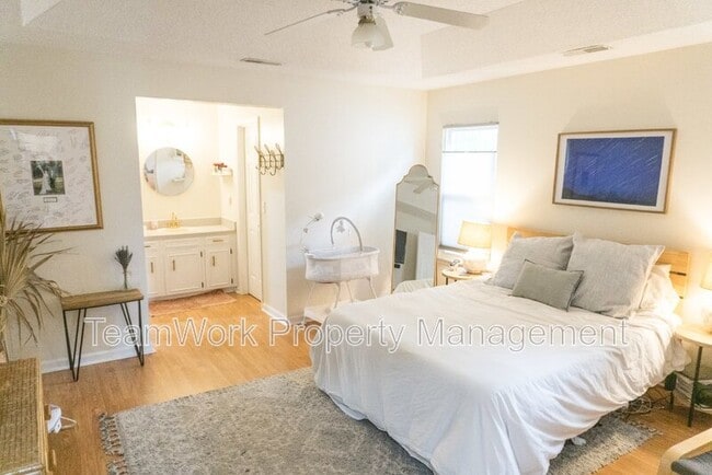 Building Photo - 827 Harbor Pl Dr