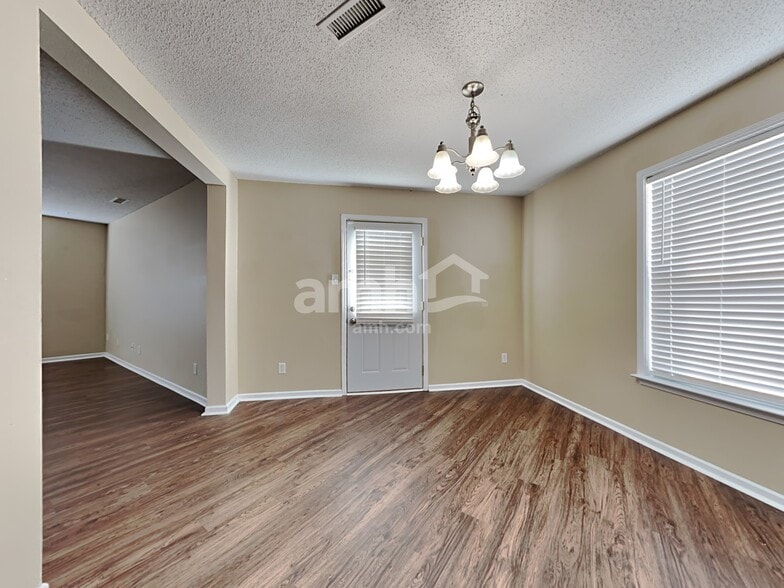 Building Photo - 505 Abbywood Cir