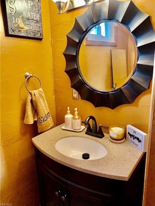 Building Photo - 21218 Hillgrove Ave