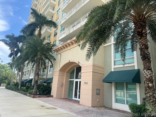 Building Photo - 700 E Boynton Beach Blvd