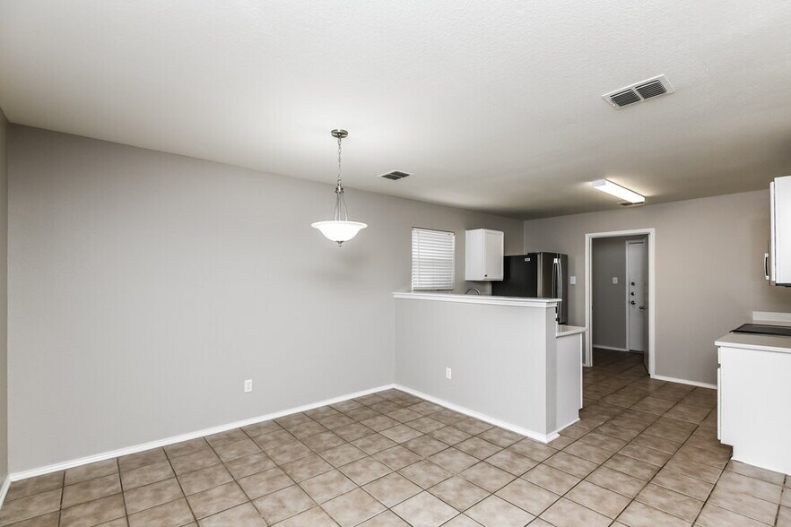 Building Photo - 6605 Meadow Way Ln