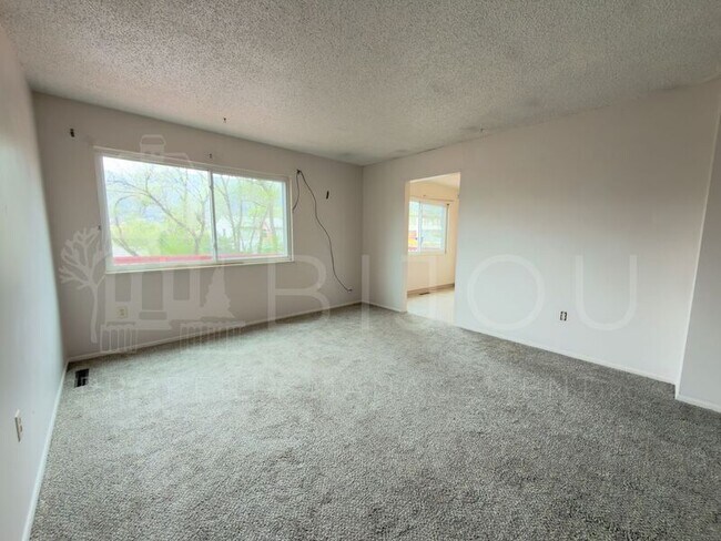 Building Photo - 3306 W Platte Ave