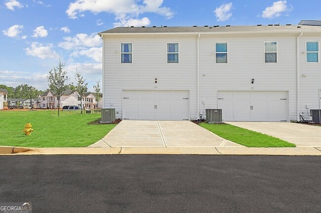 Building Photo - 1801 Hamilton Rd