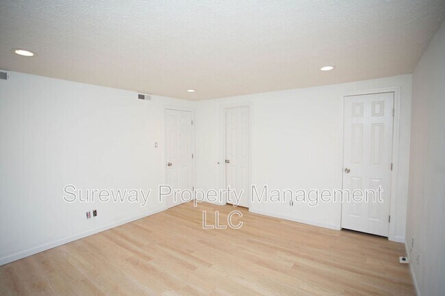 Building Photo - 142 Kenwood Dr