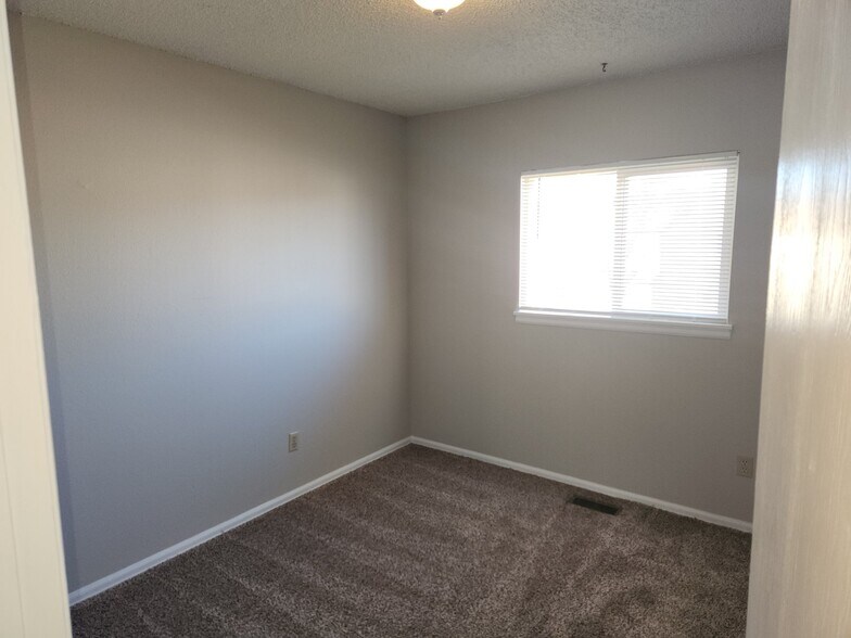 Building Photo - 6672 Fredrick Dr