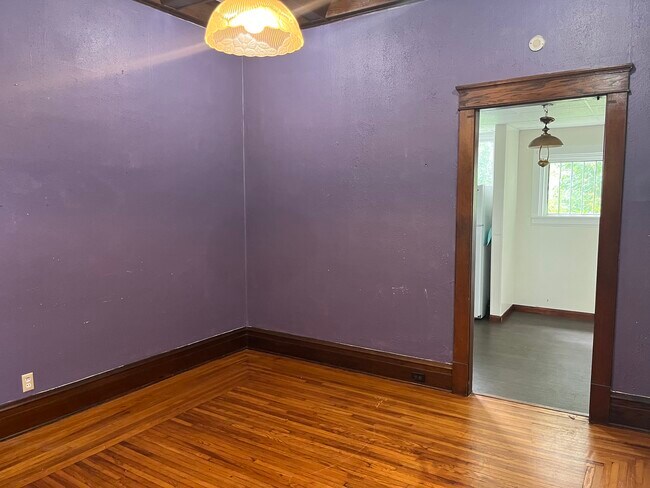 Building Photo - 943 Grove St