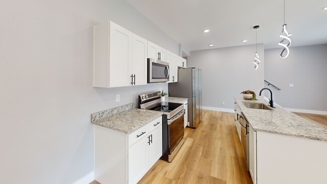 Building Photo - 1209 Hedge Ave