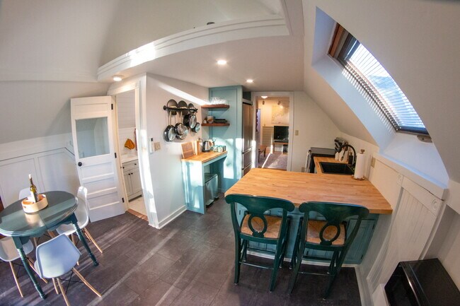 Building Photo - 36 Irving St