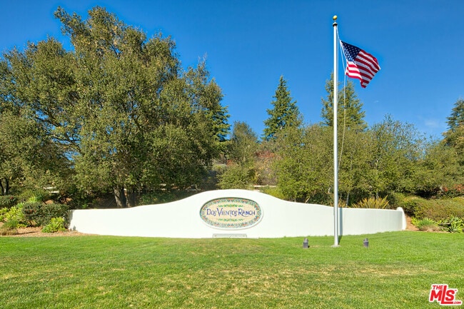 Building Photo - 4566 Via Del Rancho