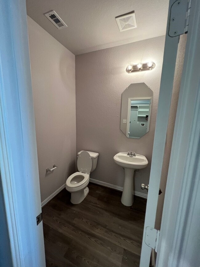 Building Photo - 15446 Islandview Ln