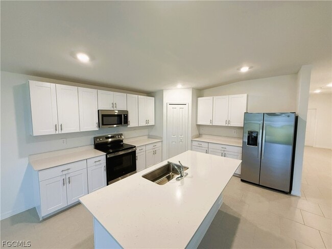 Building Photo - 335 Parish Dr