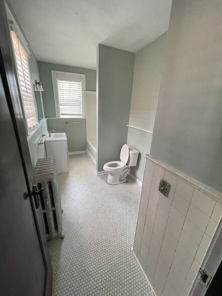 Building Photo - Large 3 Bedroom in Herron Morton 2200/Sq. Ft.