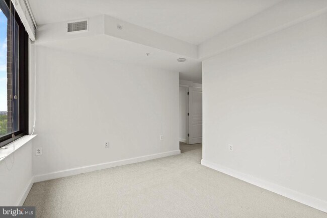 Building Photo - 2451 Midtown Ave